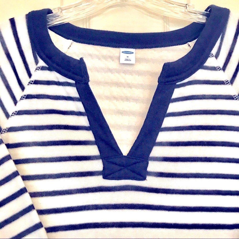 ๐ธ3/$25 ๐ OLD NAVY Blue and White Stripe V-neck Relaxed Fit Sweatshirt, Size M - Picture 4 of 10